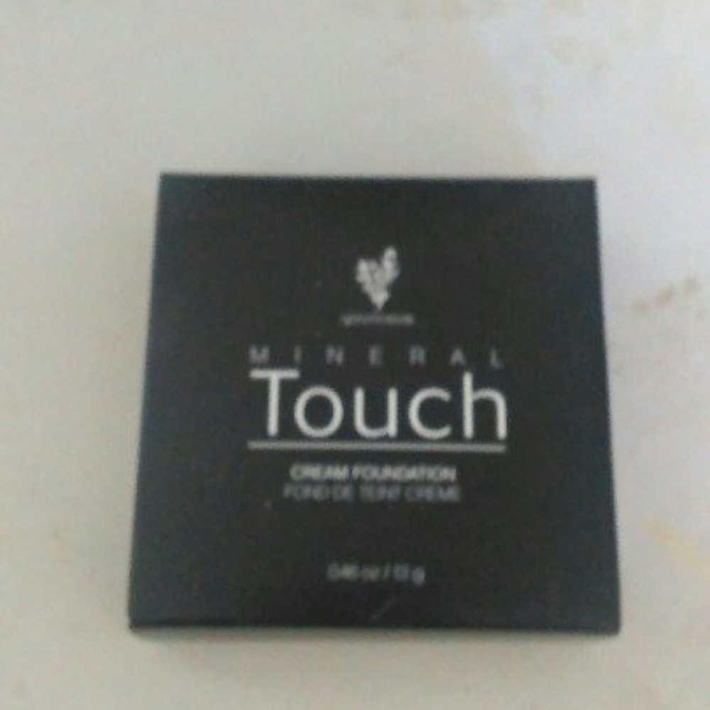 Younique Touch Cream Foundation- Velour
